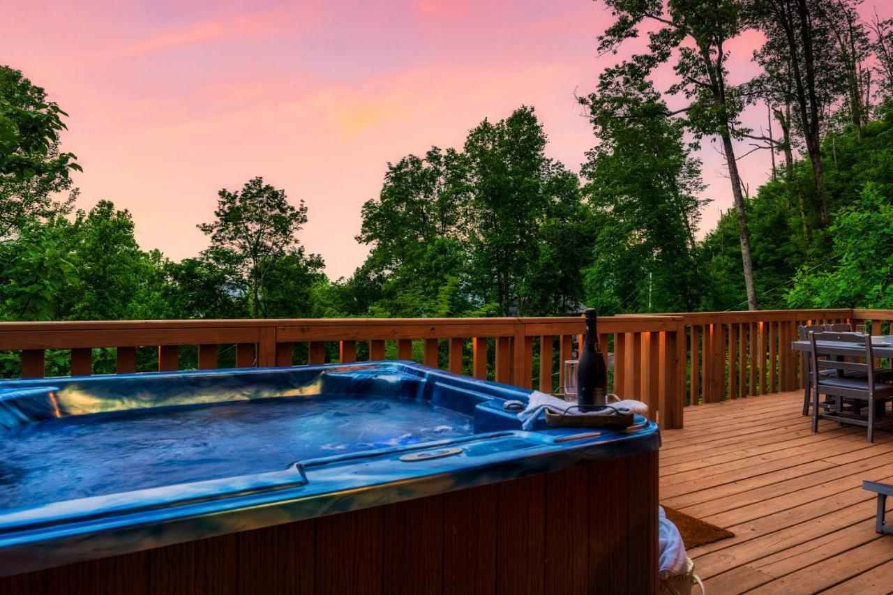 Mountainside - New Luxury Cabin-Fire Table-Hot Tub-3 Pools-Ps5-Bears Gatlinburg Eksteriør billede
