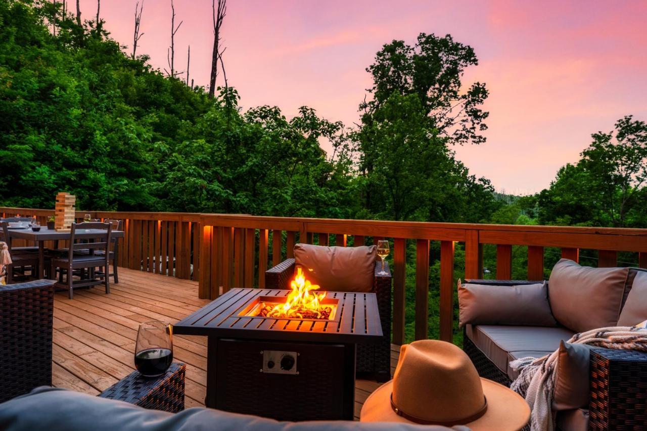 Mountainside - New Luxury Cabin-Fire Table-Hot Tub-3 Pools-Ps5-Bears Gatlinburg Eksteriør billede