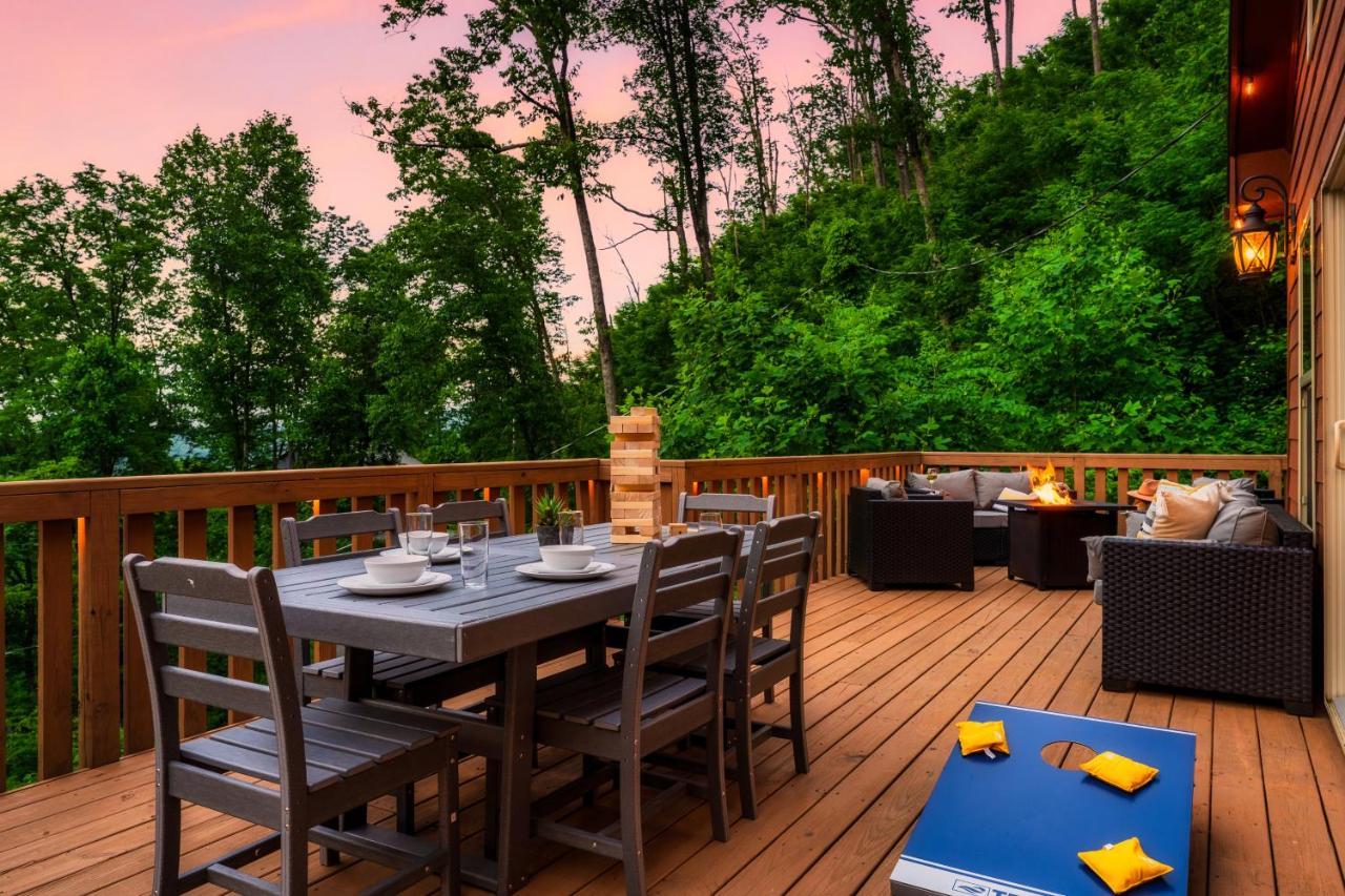 Mountainside - New Luxury Cabin-Fire Table-Hot Tub-3 Pools-Ps5-Bears Gatlinburg Eksteriør billede